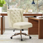 Fauteuil de bureau Chesterfield traditionnel en similicuir Hazel – capitonné, clous décoratifs en bronze, couleur camel