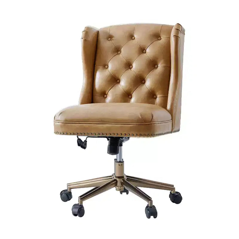 Fauteuil de bureau Chesterfield traditionnel en similicuir Hazel – capitonné, clous décoratifs en bronze, couleur camel