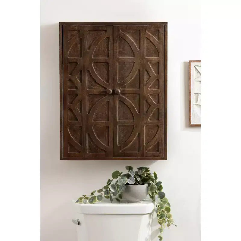 Armoire murale Galliene en bois de manguier sculpté à la main — 56 cm (L) x 71 cm (H), 3 étagères, naturel