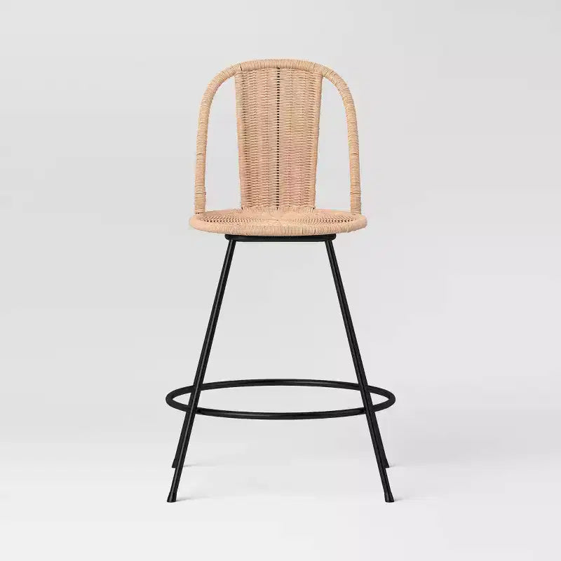 Tabouret de bar 24" Olivine à dossier arrondi en rotin - Pieds en métal noir, repose-pieds, naturel