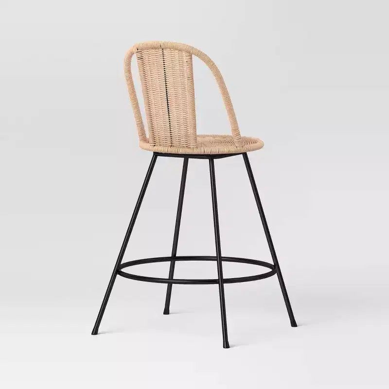 Tabouret de bar 24" Olivine à dossier arrondi en rotin - Pieds en métal noir, repose-pieds, naturel