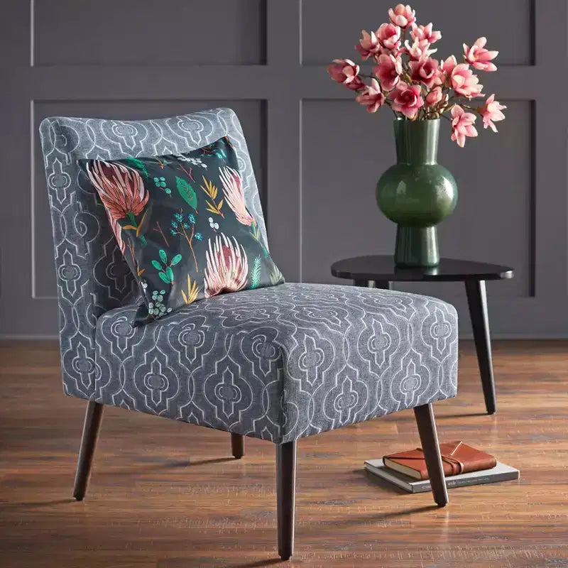 Fauteuil d'appoint sans accoudoirs Petula Velvet — Structure en bois dur, Assise en mousse, Fini naturel